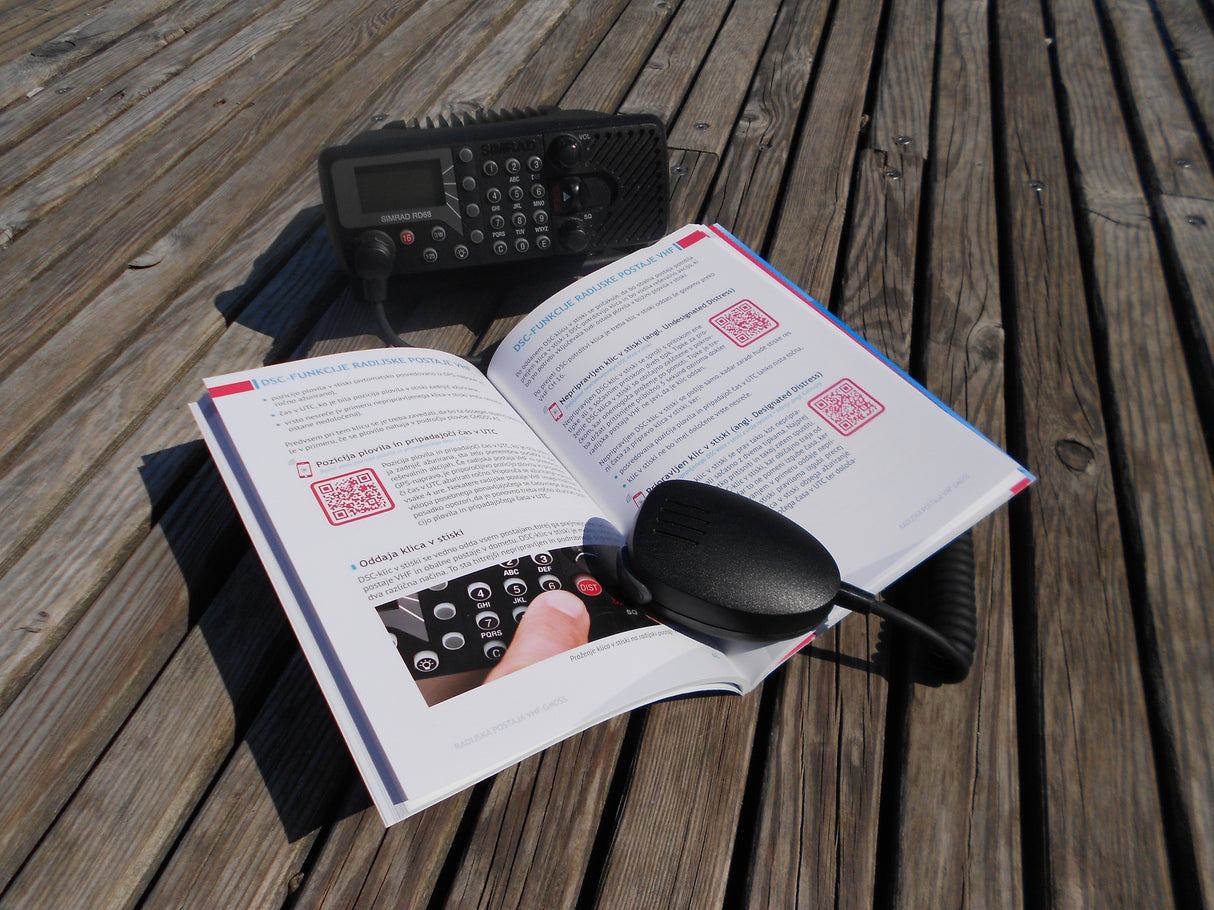 PRIROČNIK ZA UPRAVLJANJE Z RADIJSKO POSTAJO WHF GMDSS