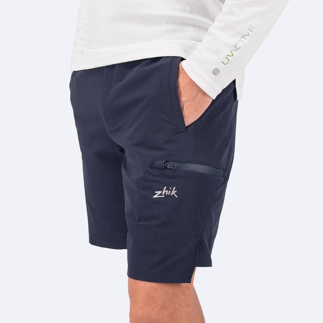 ZHIK MOŠKE HITROSUŠEČE JADRALNE KRATKE HLAČE – STRETCH DECK SHORTS