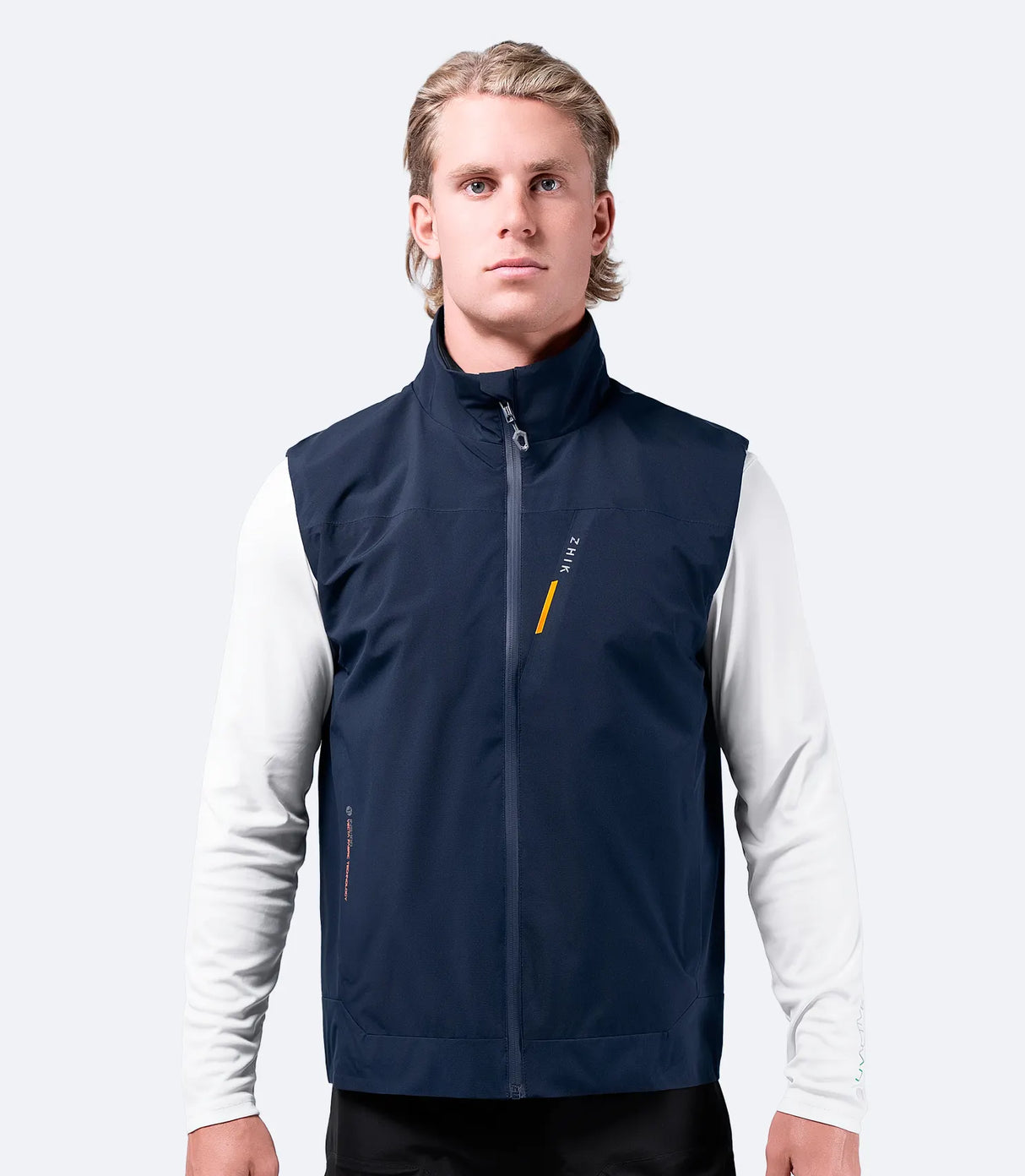 ZHIK INS100™ VODOODBOJEN BREZROKAVNIK – LAHEK, TOPEL IN STILSKI ZA VODO IN KOPNO